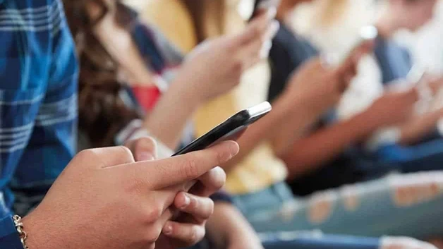 Respaldan padres restriccion de celulares en escuelas de Tamaulipas