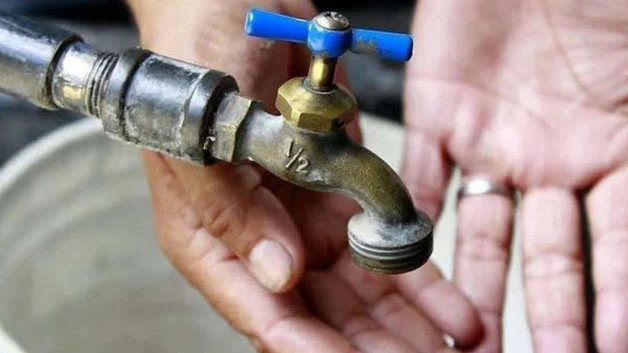 Se generalizan quejas por cortes constantes de agua
