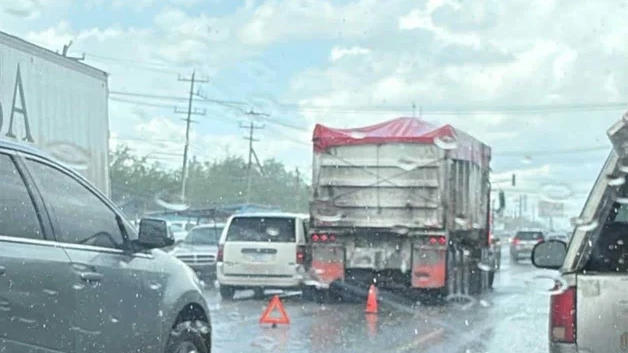 Complican las lluvias movilidad en la ciudad