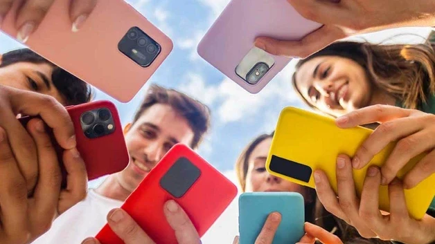A la mochila, celulares en las preparatorias