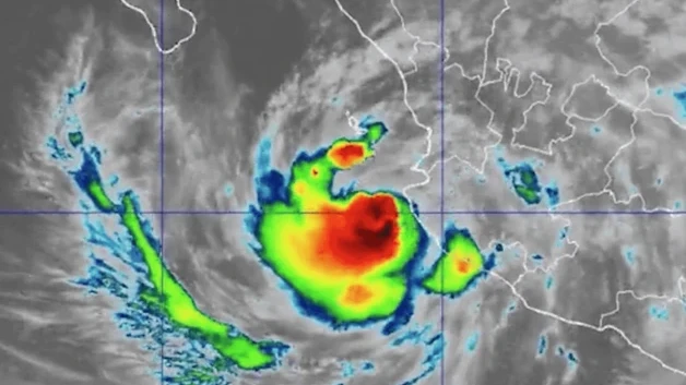 Huracan Simon provoca lluvias muy fuertes en cuatro estados
