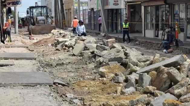 Obra lenta golpea a comercios del centro