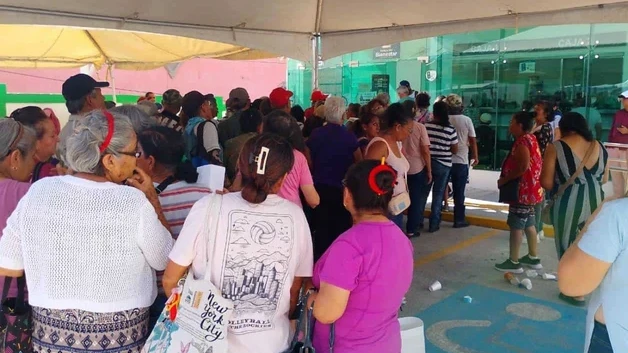 Larga espera por fallas en Banco del Bienestar