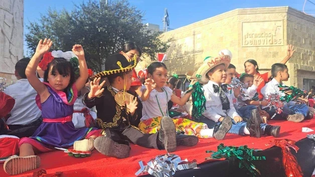 Desfila Reynosa con orgullo patrio