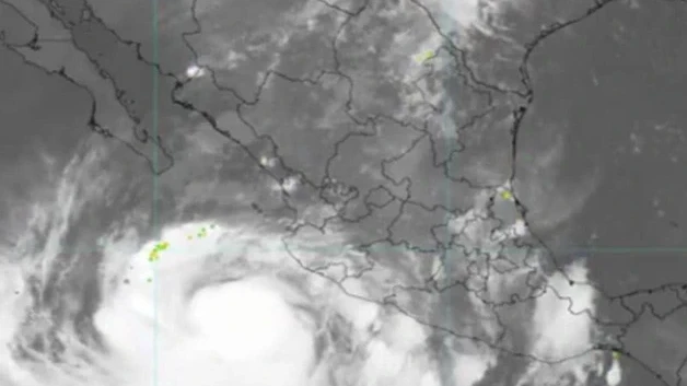 Rachel se convierte en hurac&aacute;n categor&iacute;a 1