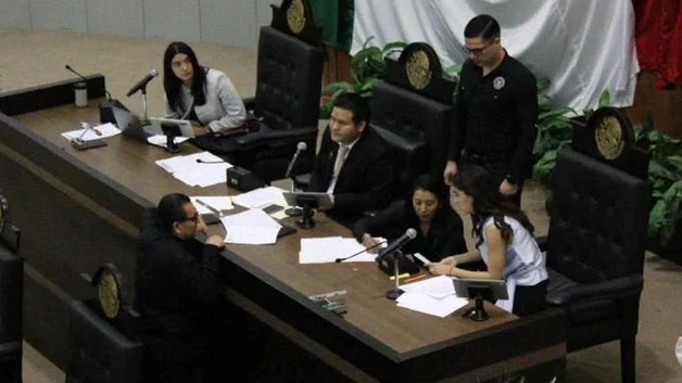 Proponen aumentar 50% impuesto a profesionistas
