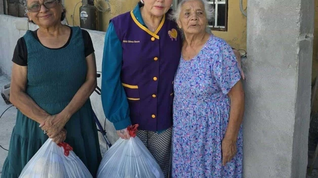 Tejen momentos de cariño y solidaridad