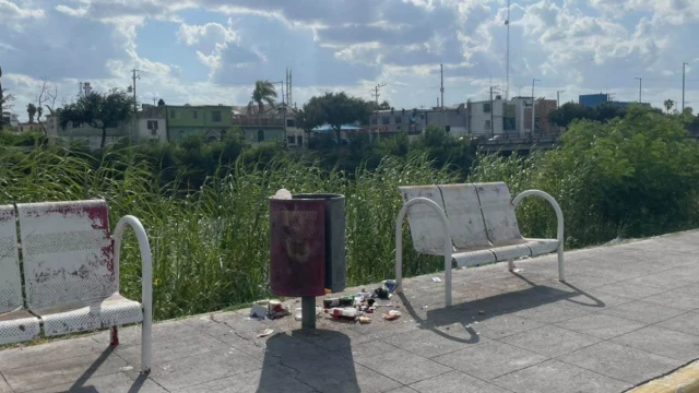 Pega abandono a camino lateral del Anzaldúas