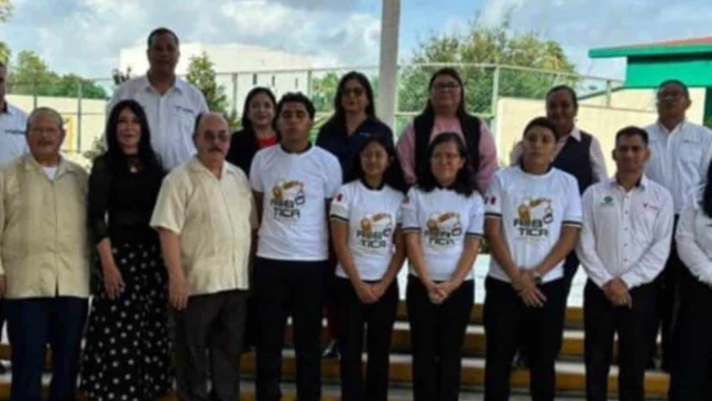 Abanderan a alumnos de Río Bravo que competirán en Japón