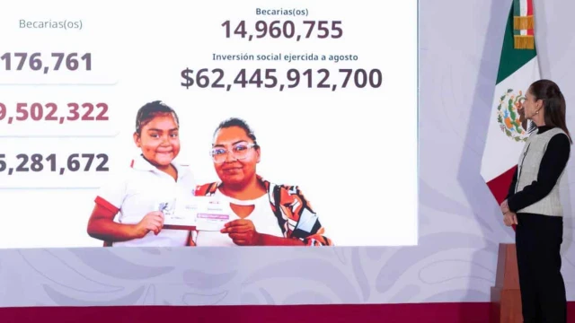 Arranca Sheinbaum entrega de apoyo para útiles escolares