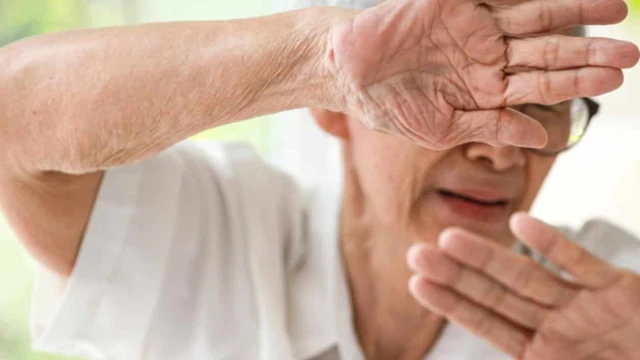 Adultos mayores sufren violencia y abandono