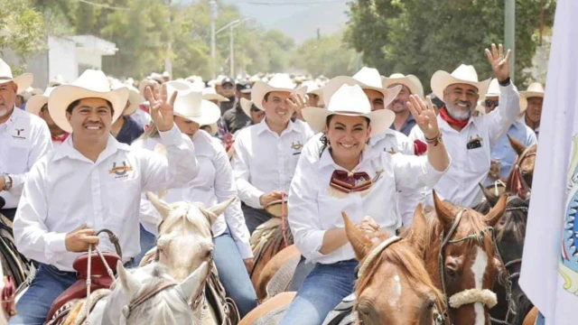Cabalga Olga Sosa en 409 Aniversario de Jaumave, Tam.