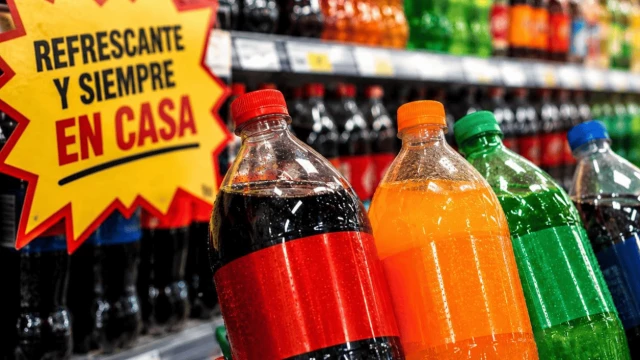 Ni el alza de precio frena a los refrescos
