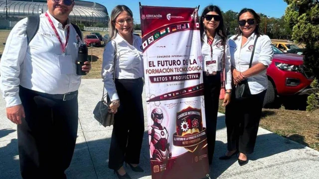 Van docentes a congreso de nuevas tecnologías