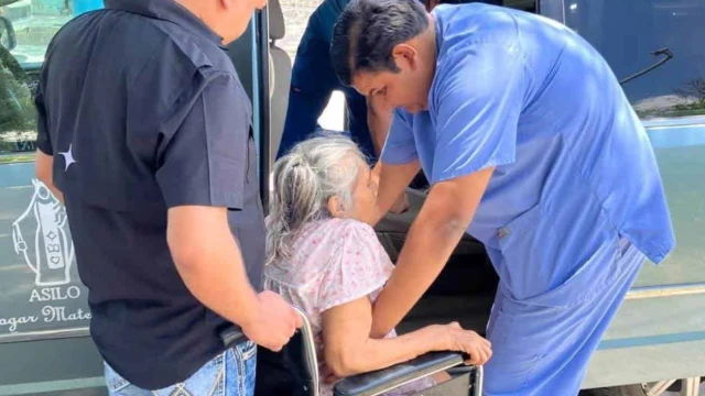 Rescatan a adulta mayor en condiciones precarias