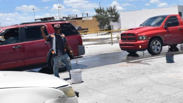 Tapa baches para ayudar... y sobrevivir