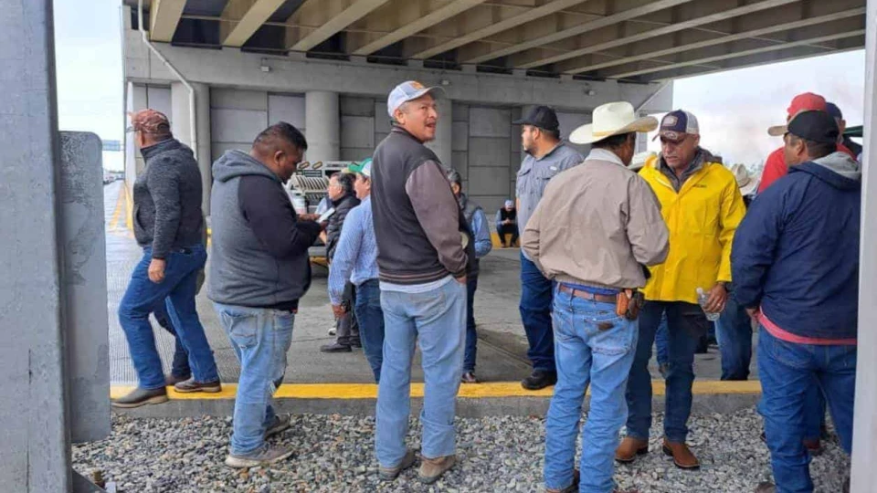 Protestan productores falta de apoyo federal