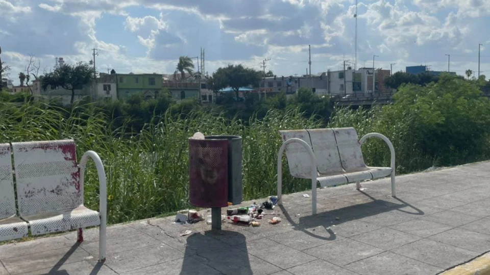 Pega abandono a camino lateral del Anzaldúas
