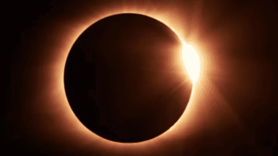 Eclipse solar total: a qué hora será, dónde verlo y cómo seguirlo
