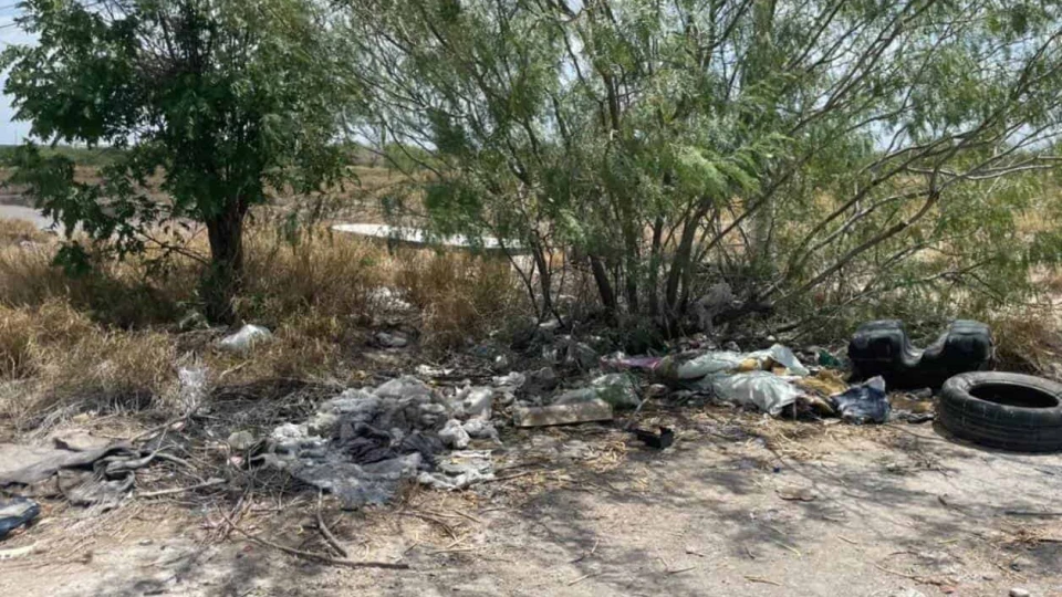 Crecen basura y maleza en caminos de El Rosario