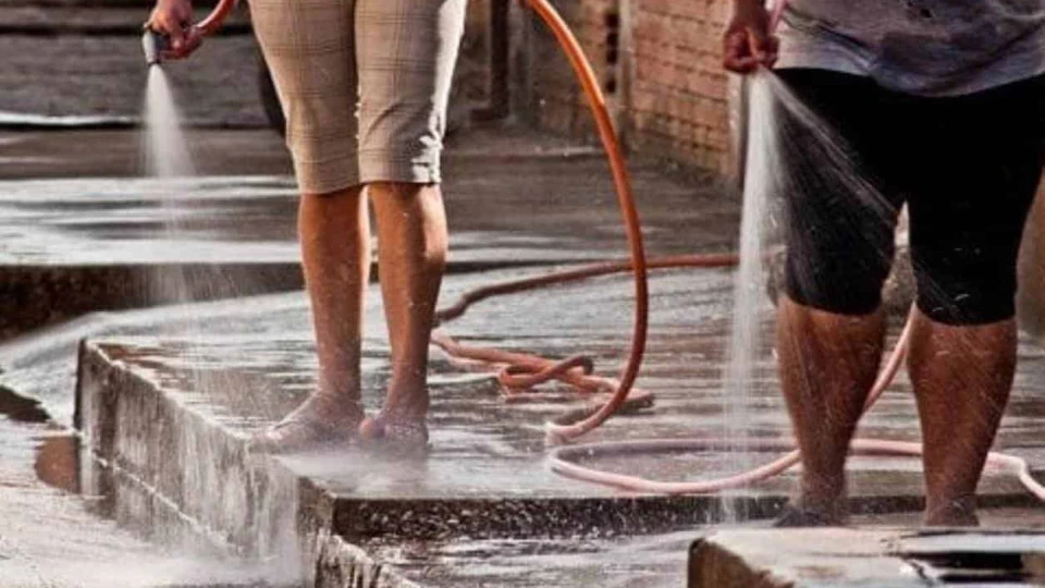 Multan por desperdiciar agua