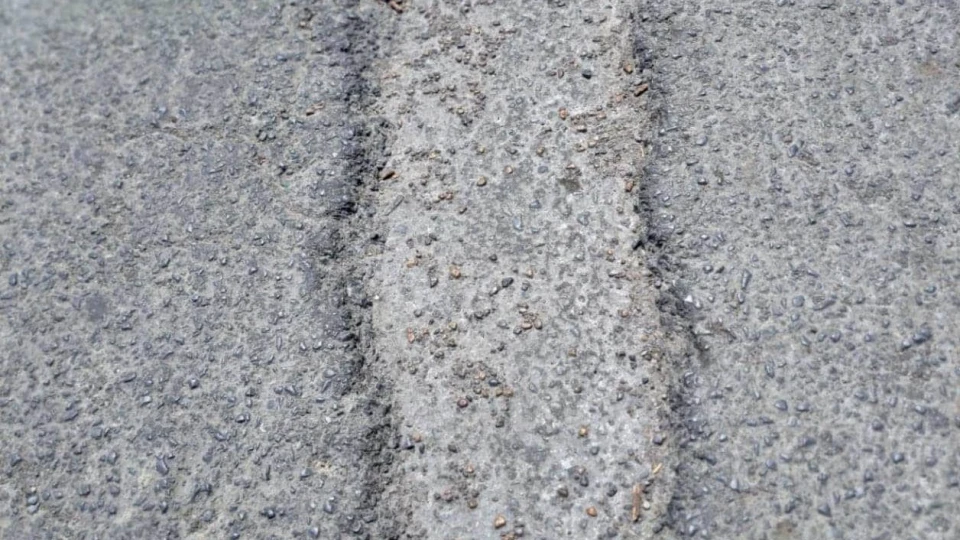 En el olvido la "calle del taco"; luce con baches y basura