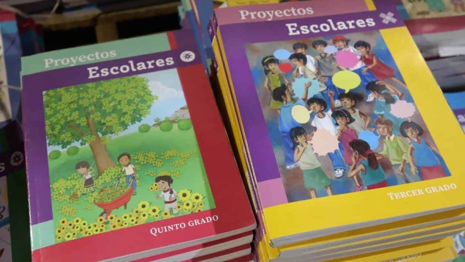 Avanza entrega de libros de texto