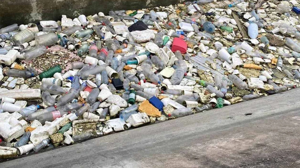Agua contaminada complica suministro