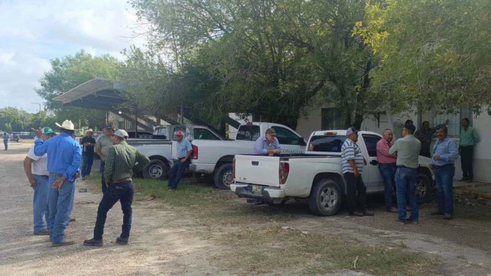 Protestan agricultores en Sader; alistan paro nacional