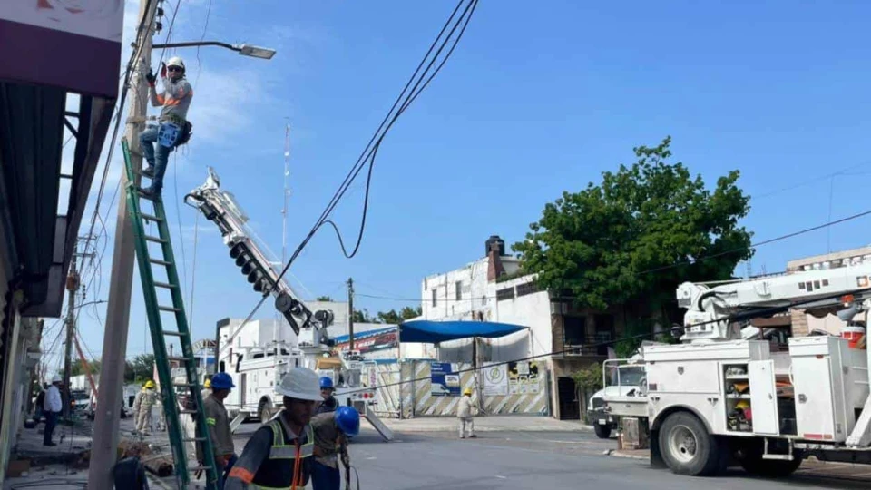 Tráiler deja sin luz a 6 cuadras de la Longoria