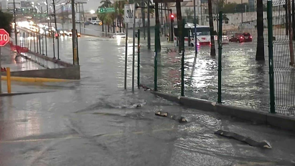 Colapsa la ciudad por fuerte tormenta