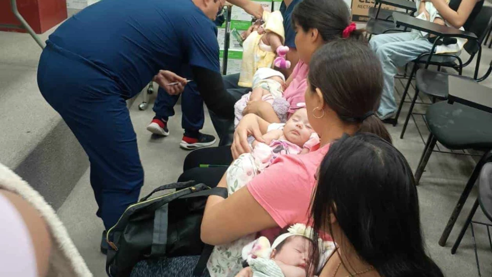 Da a luz niña de 12 años en El Materno