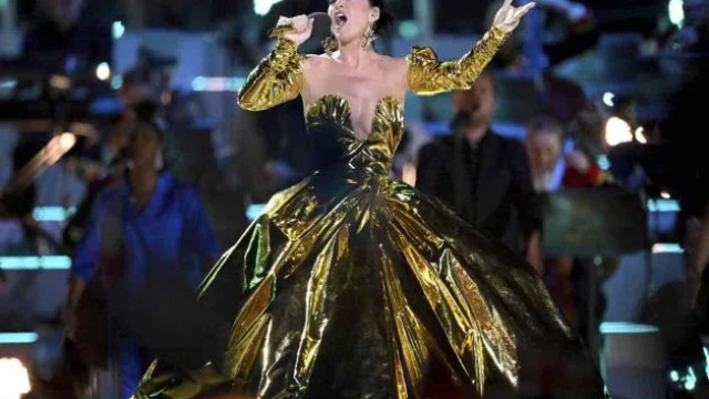 Cantan al rey
