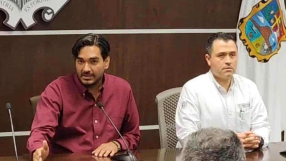Recula Carlos Peña ante protesta de trabajadores