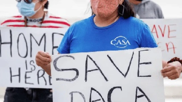 Freno judicial a programas de protección a inmigrantes: ‘Vivo con miedo a que me deporten’