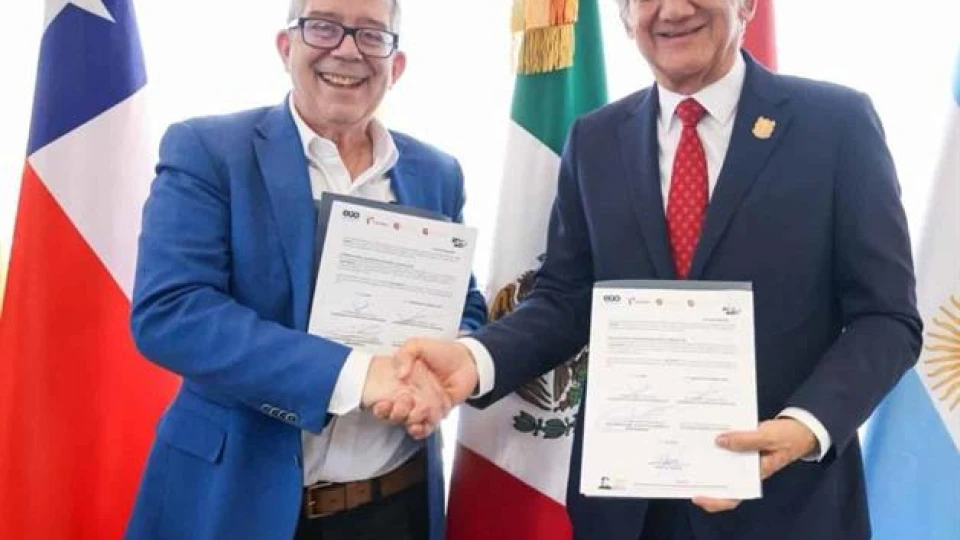Impulsa gobernador contenidos de radio