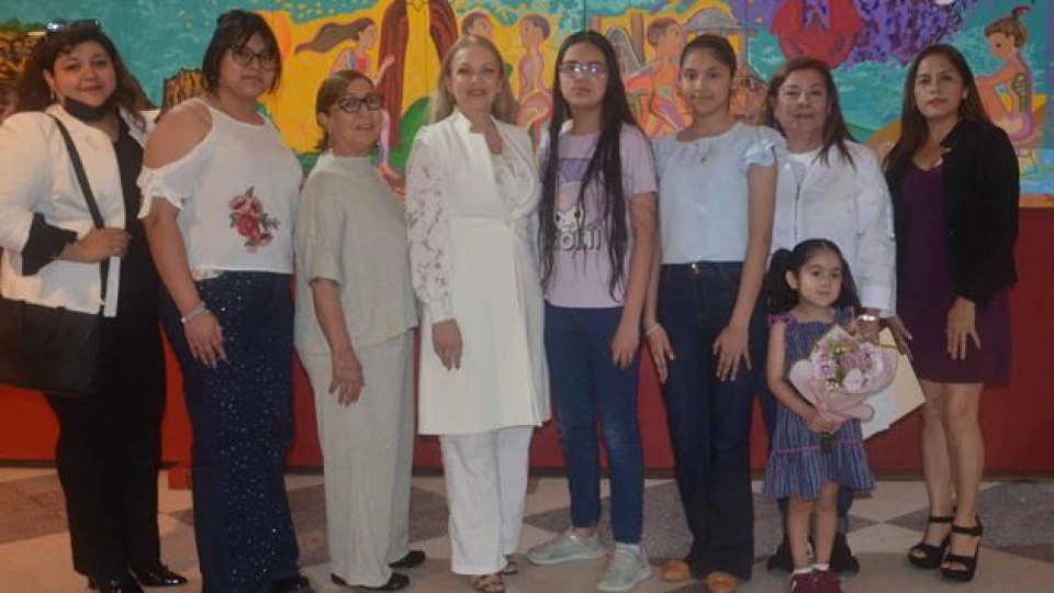 Exposición colectiva femenina
