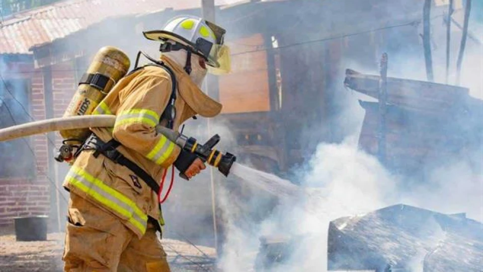 Incendio arrasa con vivienda en el ejido Buena Vista