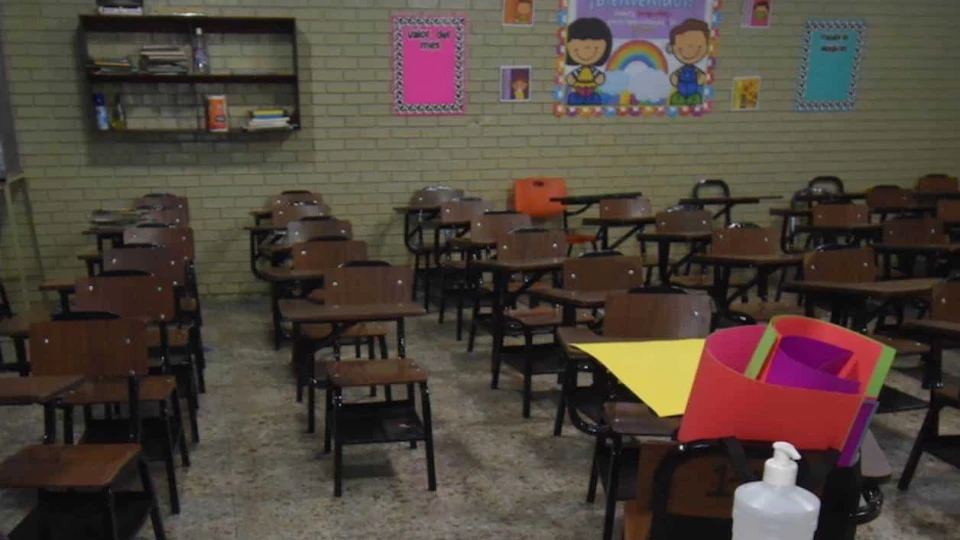 Adelantan megapuente ¡y vacían las escuelas!