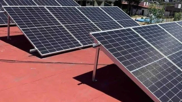 Proyectan regular instalación de paneles
