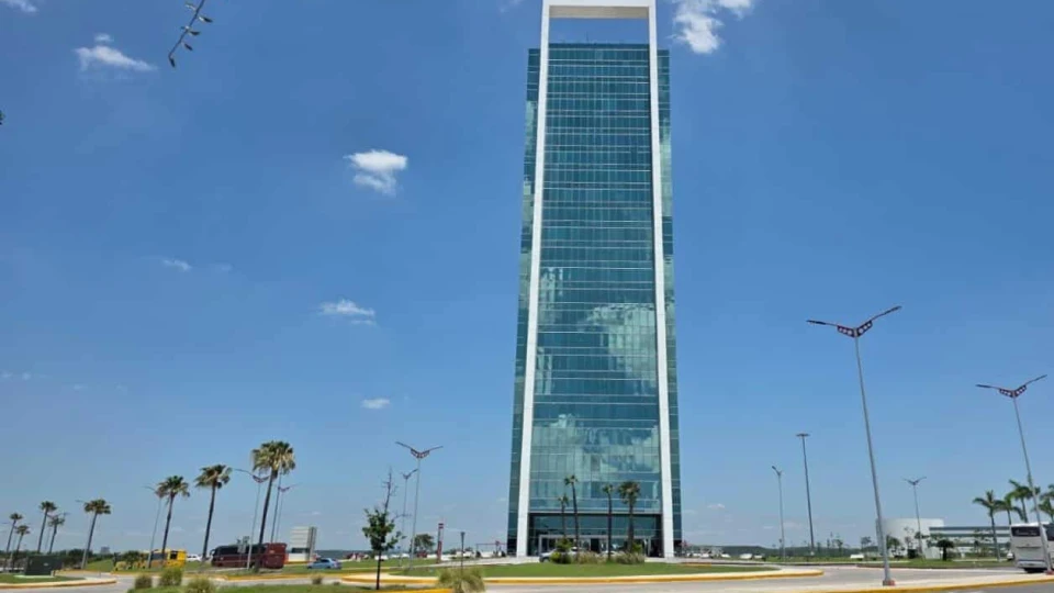 Mundial vacía oficinas y aulas