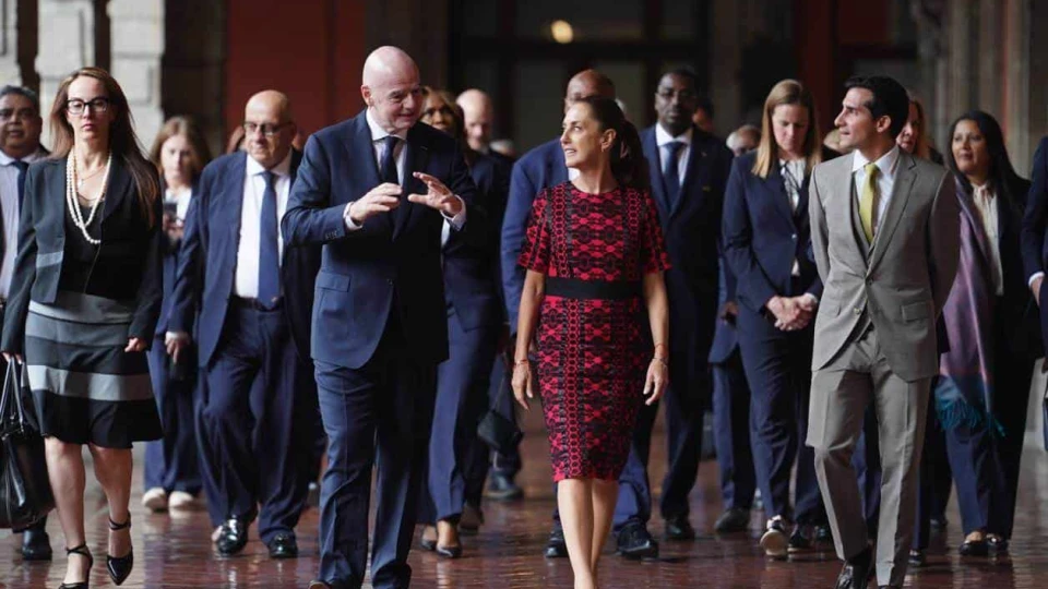Recibe Sheinbaum a la cúpula de FIFA