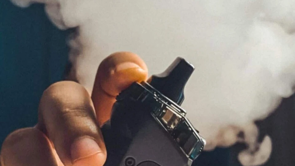 Alertan por alza de vapeadores entre los adolescentes