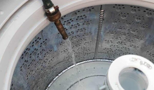 Lavanderías operan, pese a la escasez de agua