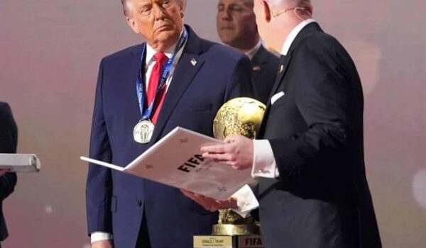 FIFA otorga a Donald Trump un premio de la paz, alejándose de su enfoque tradicional en el deporte