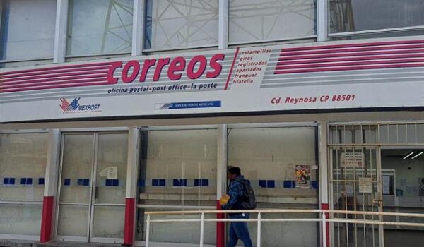 Trabajan bajo protesta trabajadores postales