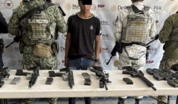 Detienen en Veracruz a menor con armas largas
