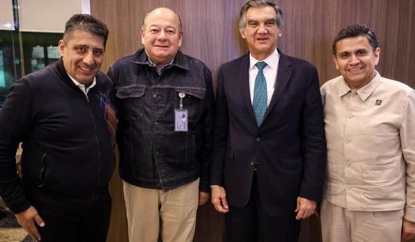 Gobierno y Pemex dan continuidad a programas y apoyos comunitarios