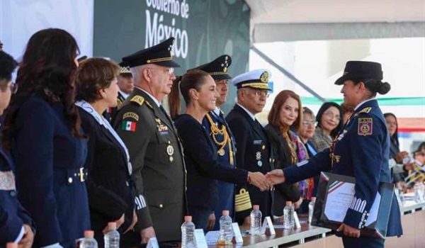 Sheinbaum reconoce labor histórica de la Fuerza Aérea