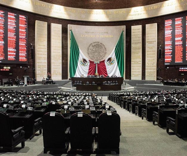 En el caso de la Cámara de Diputados, detalló que se conservarán los 500 escaños: 300 de mayoría relativa y 200 de representación proporcional